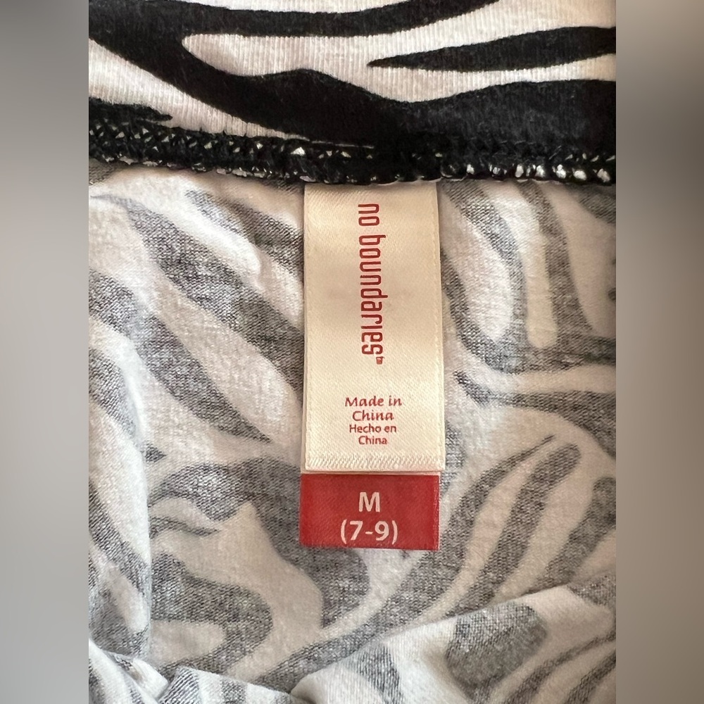 Ladies Zebra Fashion Set (4) Piece: Top, Skirt, Pocketbook & Lanyard 🦓 - Picture 9 of 16
